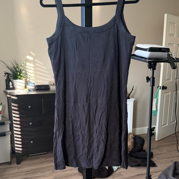 Black Sleeveless Ribbed Dress - Picture 2 of 3